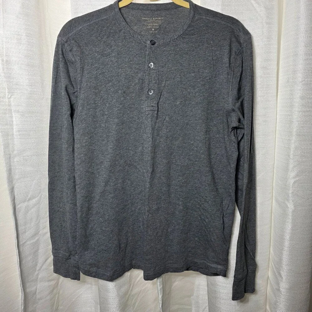 Banana Republic Men's Gray Henley size Medium